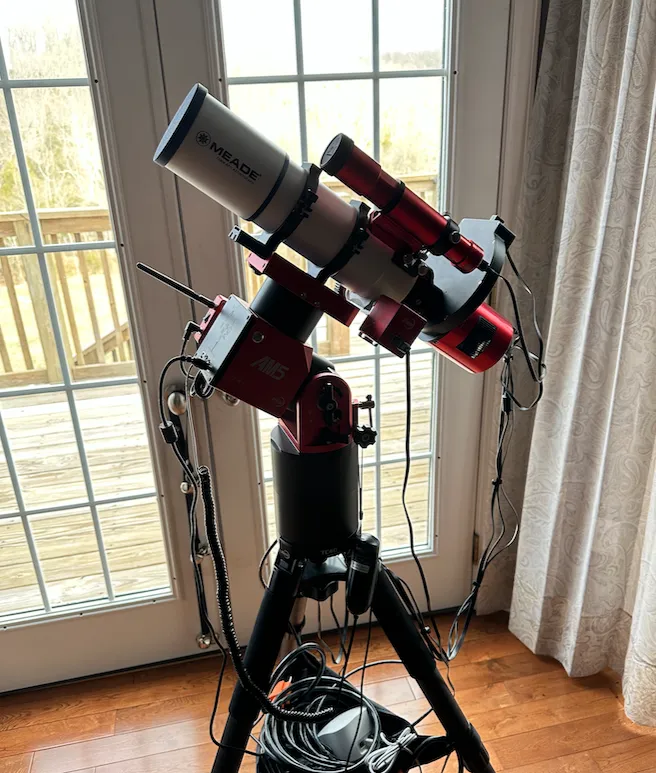 Meade 70mm 6000 and ZWO 2600mm using EAF on top the ZWO AM5